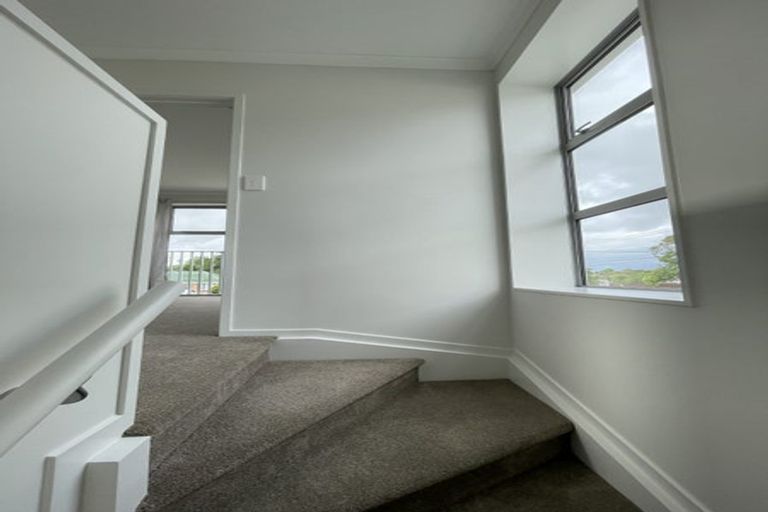 Photo of property in 28a Yeovil Road, Te Atatu Peninsula, Auckland, 0610