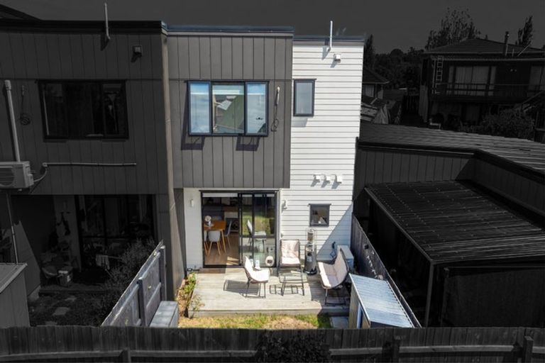 Photo of property in 7/8 Hepburn Road, Glendene, Auckland, 0602