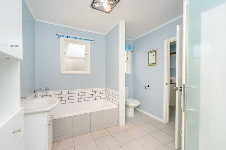 Photo of property in 5 Snowdon Avenue, Terrace End, Palmerston North, 4410
