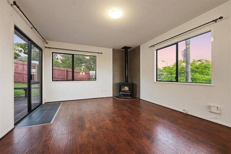 Photo of property in 1/3 Valecrest Place, Bayview, Auckland, 0629