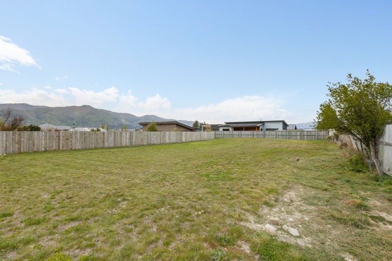 Photo of property in 18 Pennycook Place, Lake Hawea, 9382