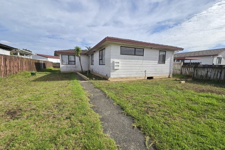 Photo of property in 2/15 Trimdon Street, Randwick Park, Auckland, 2105