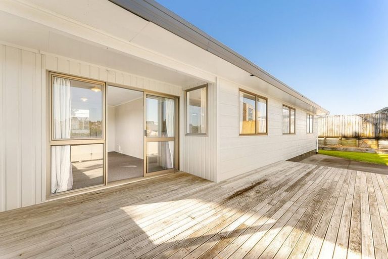 Photo of property in 16 Lagoon Place, Poike, Tauranga, 3112