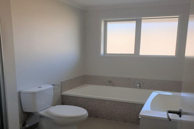 Photo of property in 54 Harbour Crest Drive, Waiuku, 2123