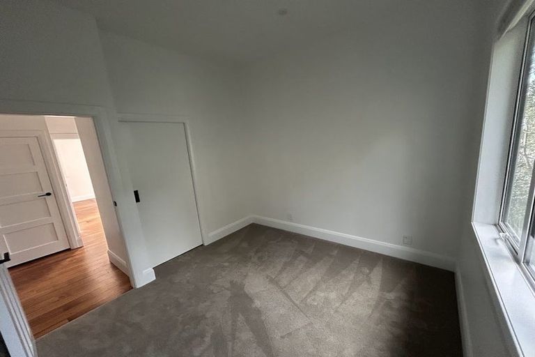 Photo of property in 10a Oriental Terrace, Mount Victoria, Wellington, 6011