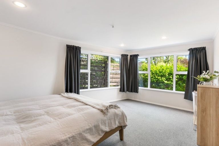 Photo of property in 16 Spicer Place, Tawa, Wellington, 5028