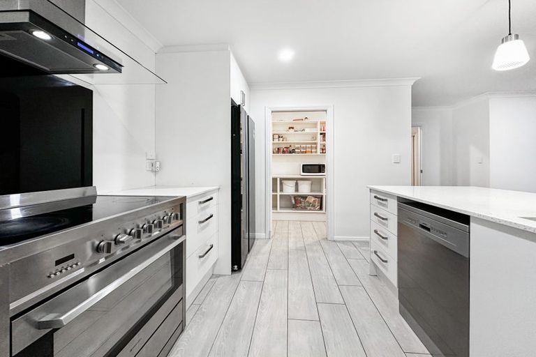 Photo of property in 8 Clonbunny Close, Rolleston, 7614