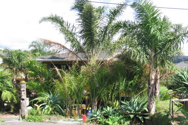 Photo of property in 2/772 East Coast Road, Oteha, Auckland, 0630