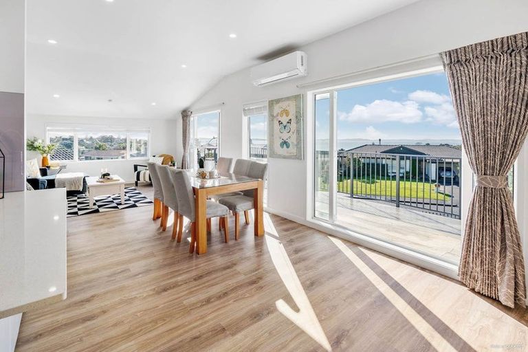 Photo of property in 16 Paisley Street, Mellons Bay, Auckland, 2014