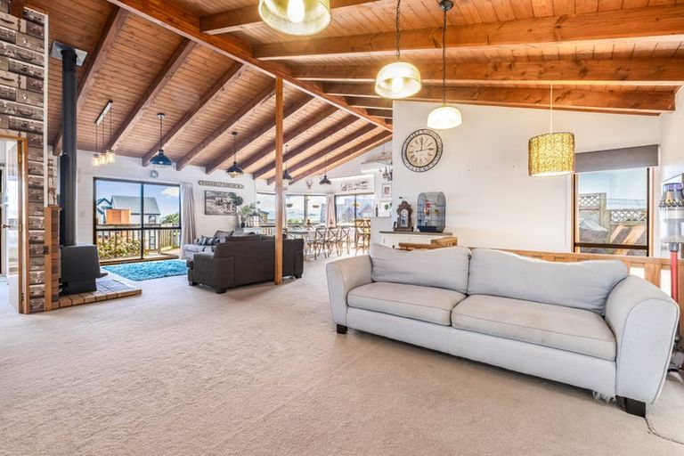 Photo of property in 10 The Crowsnest, Whitby, Porirua, 5024