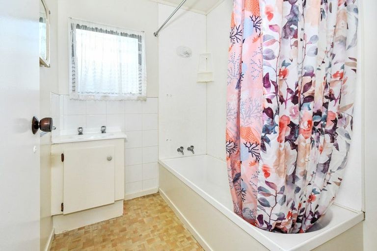 Photo of property in 50 Christmas Road, Manurewa, Auckland, 2102