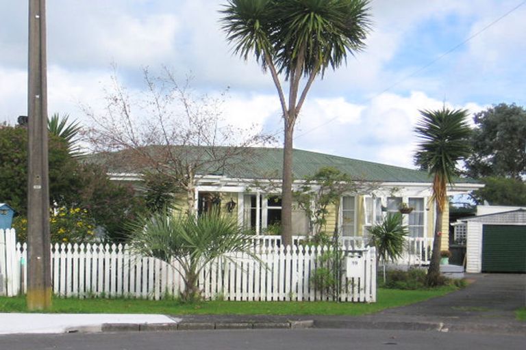 Photo of property in 19 Edgerton Road, Te Atatu Peninsula, Auckland, 0610