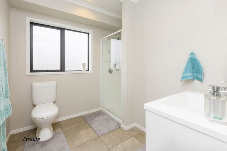 Photo of property in 89 Riverstone Drive, Riverstone Terraces, Upper Hutt, 5018