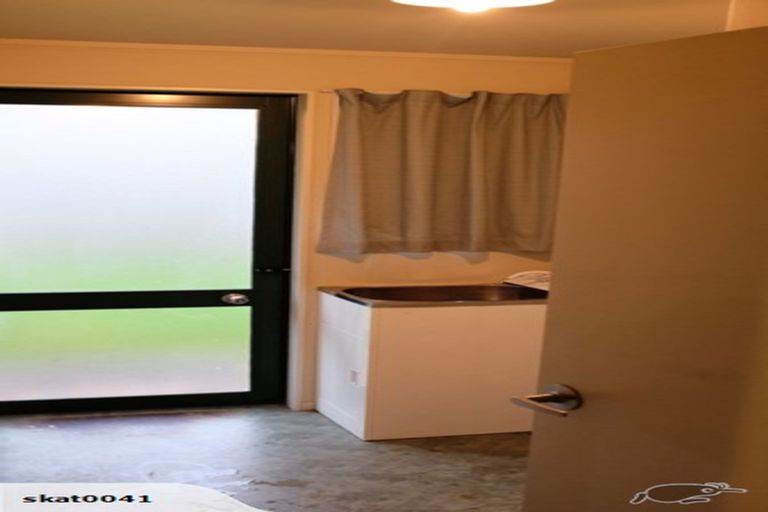 Photo of property in 10b Kaponga Crescent, New Lynn, Auckland, 0600