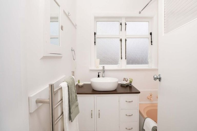 Photo of property in 7 Kiwi Crescent, Tawa, Wellington, 5028