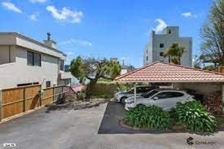 Photo of property in 210 Oriental Parade, Oriental Bay, Wellington, 6011