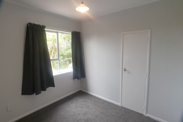 Photo of property in 60 Rewarewa Road, Te Atatu Peninsula, Auckland, 0610