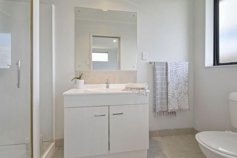 Photo of property in 5 Keri Vista Rise, Papakura, 2110