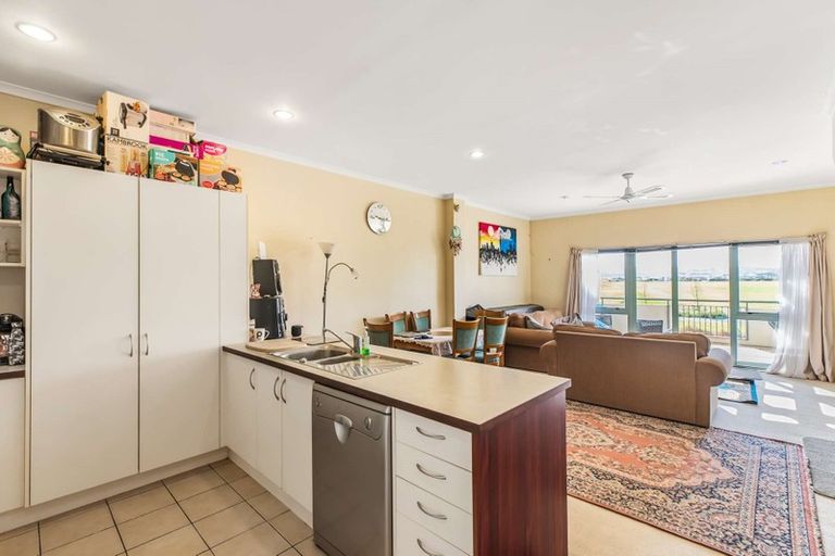 Photo of property in 2/150 Chapel Road, Flat Bush, Auckland, 2019