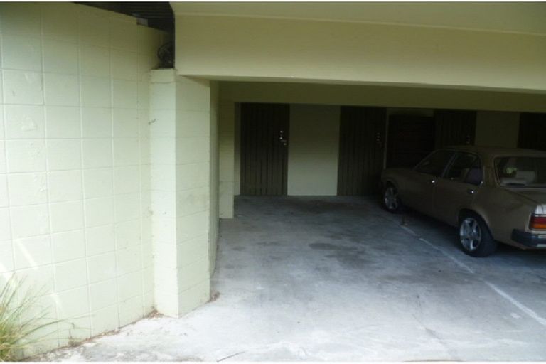 Photo of property in 1/9 Fuchsia Place, Birkdale, Auckland, 0626