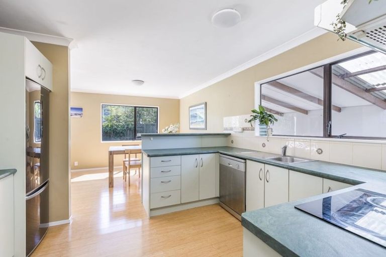 Photo of property in 72 Gloria Avenue, Te Atatu Peninsula, Auckland, 0610