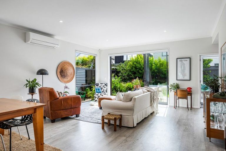 Photo of property in 16 Sacred Kingfisher Road, Hobsonville, Auckland, 0616