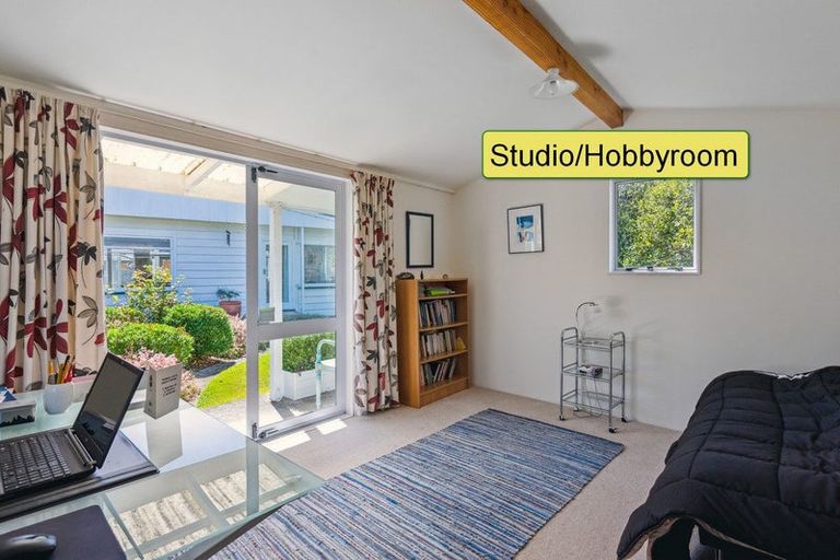 Photo of property in 6 Kaikomako Road, Waikanae, 5036