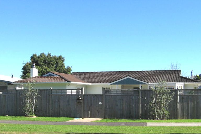 Photo of property in 45 Minaret Drive, Bucklands Beach, Auckland, 2014