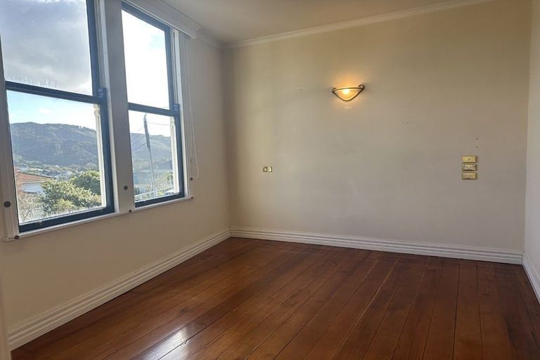 Photo of property in 98a Northland Road, Northland, Wellington, 6012