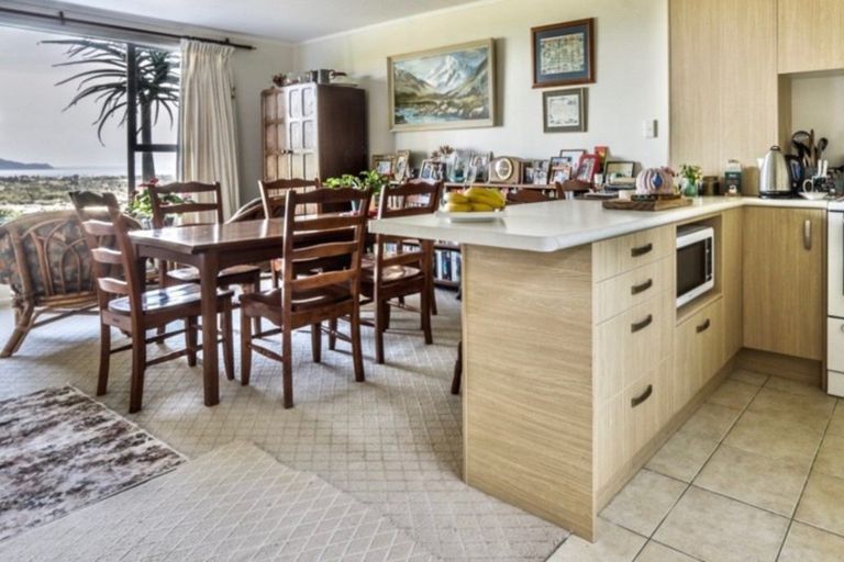 Photo of property in 55 Kakariki Grove, Waikanae, 5036