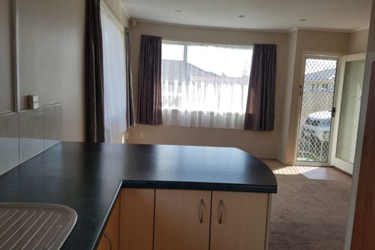 Photo of property in 3/4 Pomaria Road, Henderson, Auckland, 0610