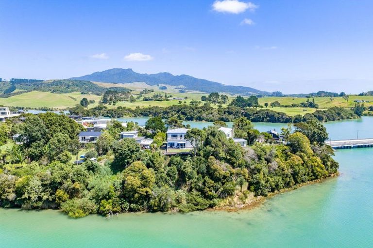 Photo of property in 6 Mara Kai Lane, Raglan, 3225