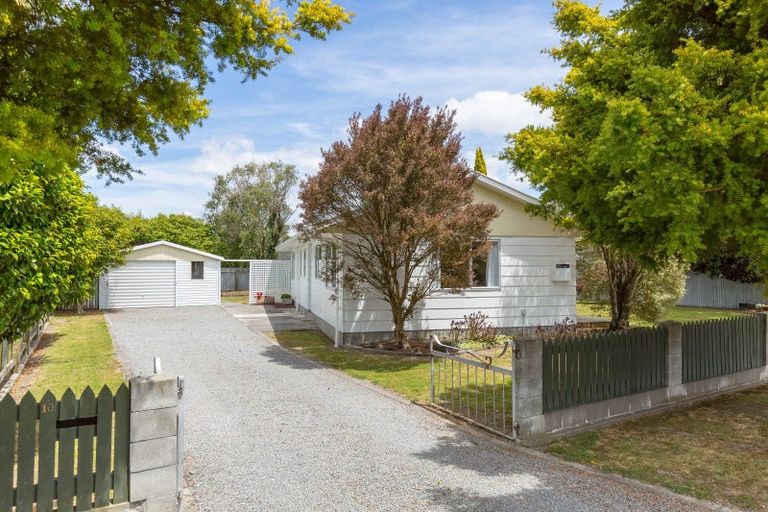 Photo of property in 10 Papawai Road, Greytown, 5712