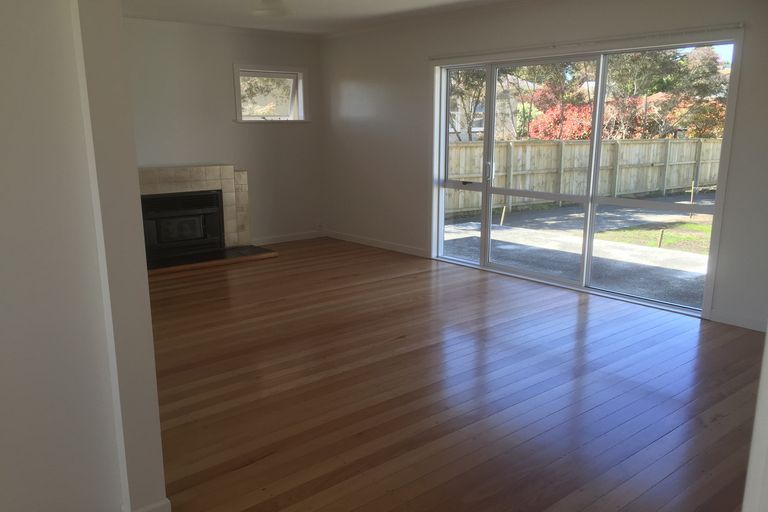 Photo of property in 257 Henderson Valley Road, Henderson, Auckland, 0612