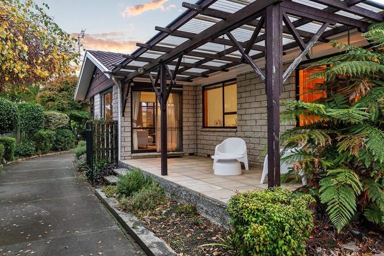 Photo of property in 17 Wyatt Place, Russley, Christchurch, 8042