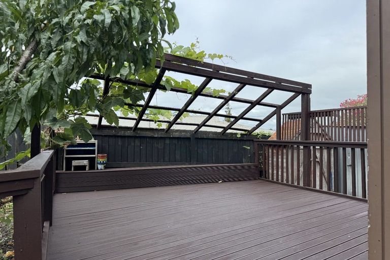 Photo of property in 16 Cheval Drive, Totara Vale, Auckland, 0629