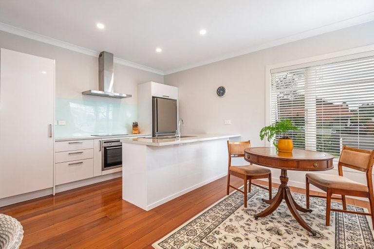 Photo of property in 9 Milverton Avenue, Hokowhitu, Palmerston North, 4410