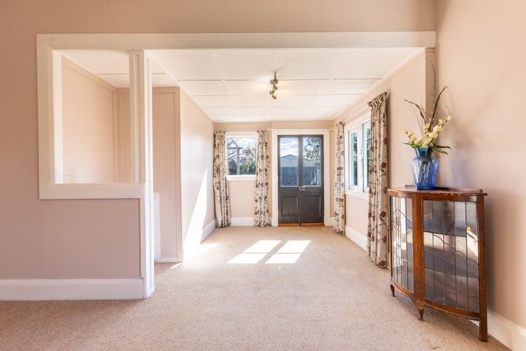Photo of property in 27 Burns Street, Dannevirke, 4930