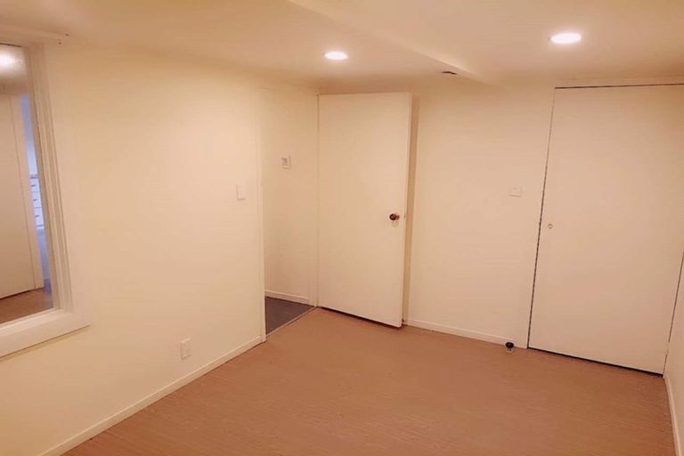 Photo of property in 288 East Coast Road, Forrest Hill, Auckland, 0620