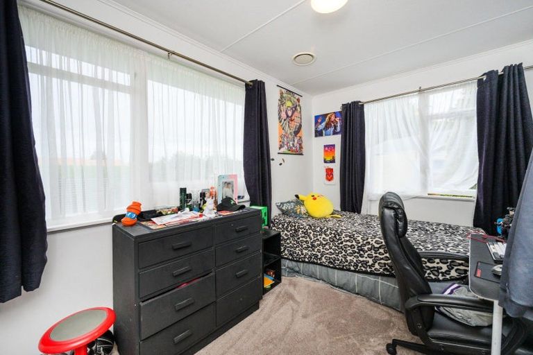 Photo of property in 17 Egmont Place, Westbrook, Palmerston North, 4412