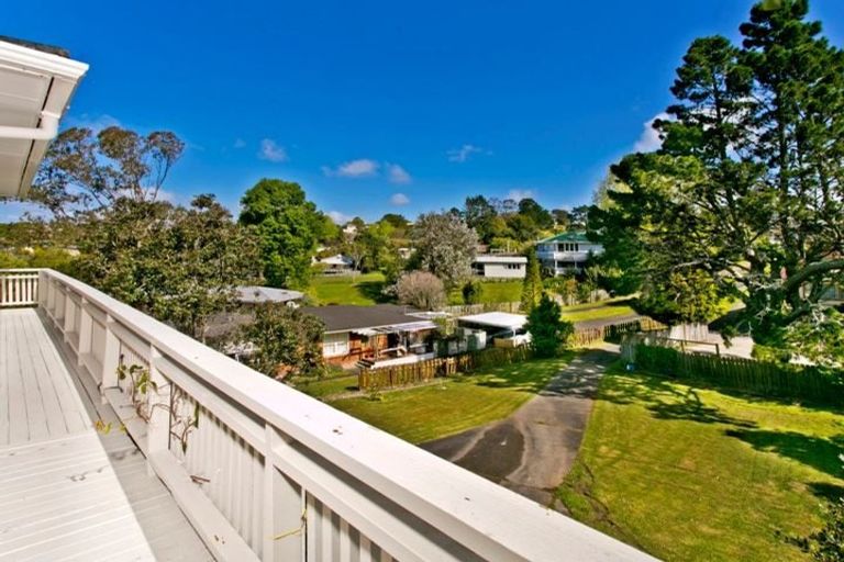 Photo of property in 1/55 Ayton Drive, Totara Vale, Auckland, 0629