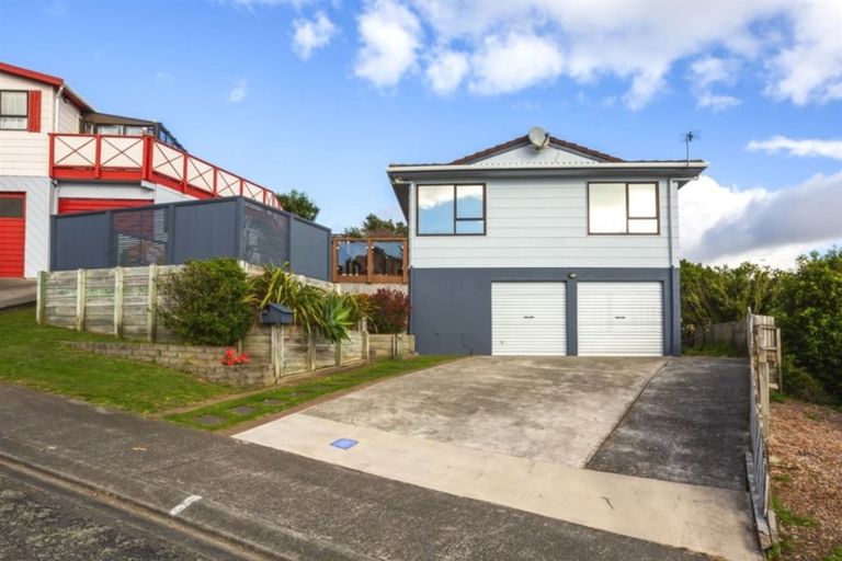 Photo of property in 19 Staysail Place, Whitby, Porirua, 5024