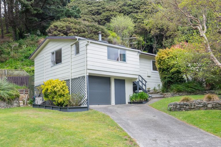 Photo of property in 42 Postgate Drive, Whitby, Porirua, 5024