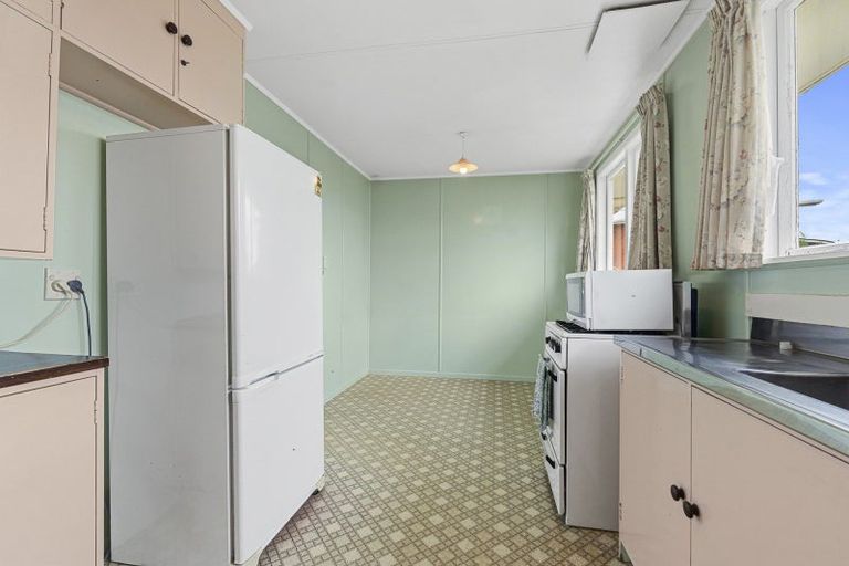 Photo of property in 8 Kelvin Place, Westown, New Plymouth, 4310