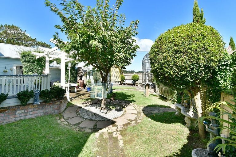 Photo of property in 2b Mcleod Street, Helensville, 0800
