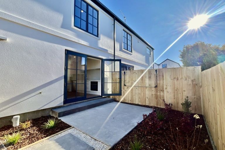 Photo of property in 2/35 Eversleigh Street, St Albans, Christchurch, 8014