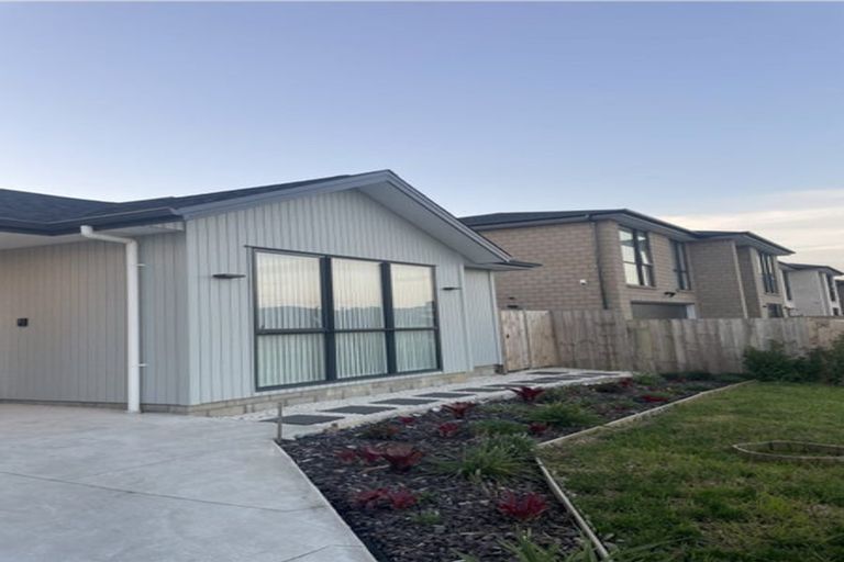 Photo of property in 27 Surf View Crescent, Red Beach, 0932