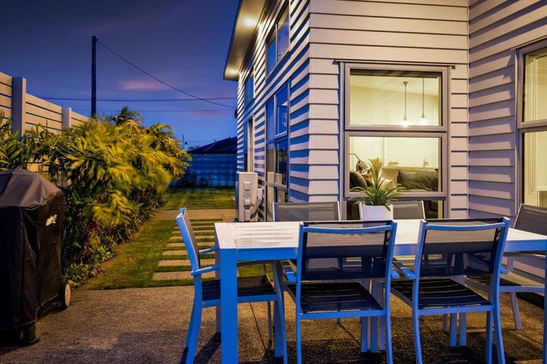 Photo of property in 17 Victoria Street, Hawera, 4610