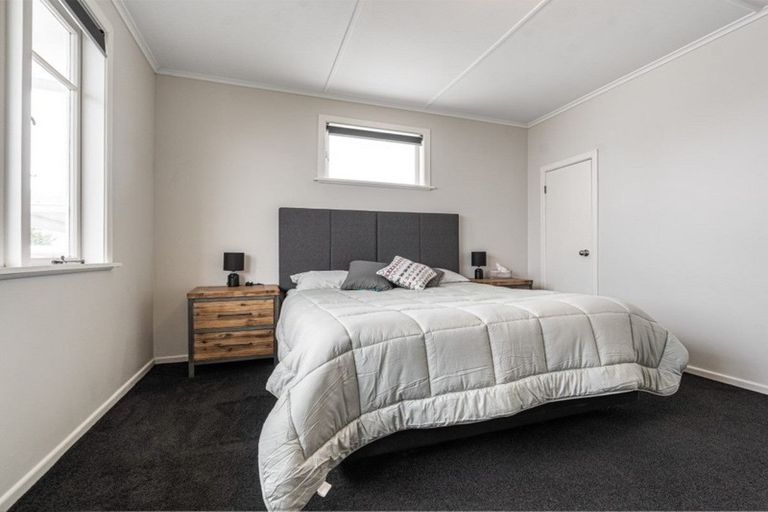 Photo of property in 22 Roberts Road, Te Atatu South, Auckland, 0610