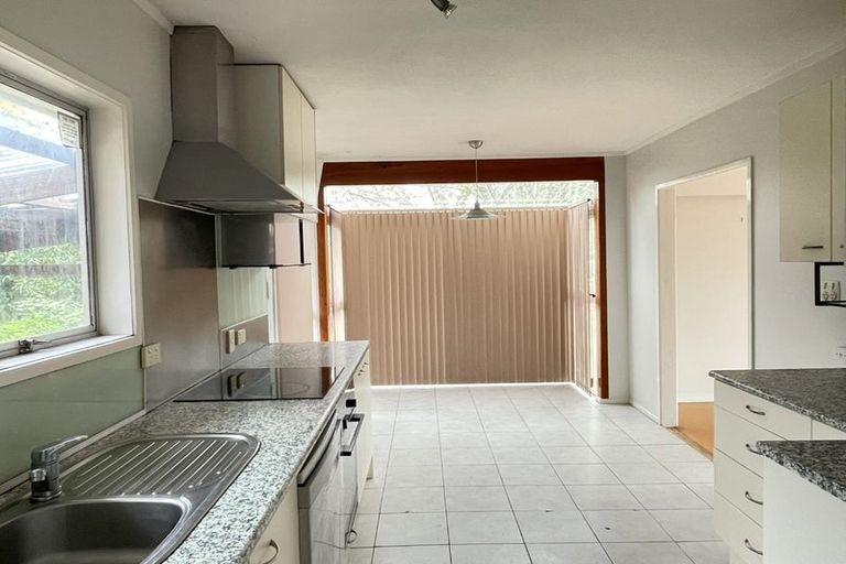 Photo of property in 22 Redwood Drive, Massey, Auckland, 0614